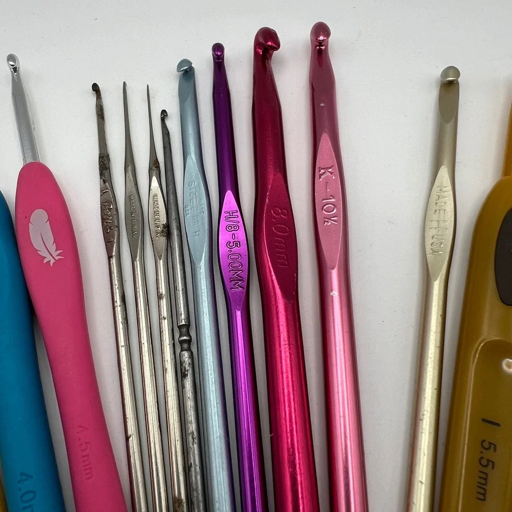 Crochet Hook Lot of 18 Mixed Sizes and Brands Crafting DIY Fiber Art VTG